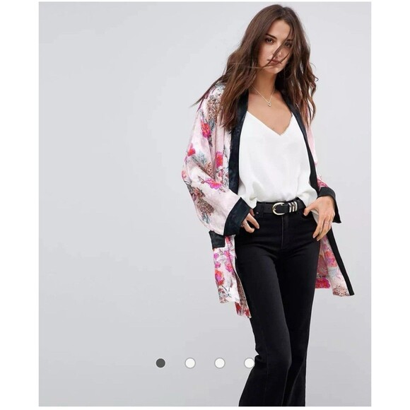 Free People Sweaters - Free People Floral Ladies Who Lounge Printed Kimono Jacket Sz S Missing Belt!